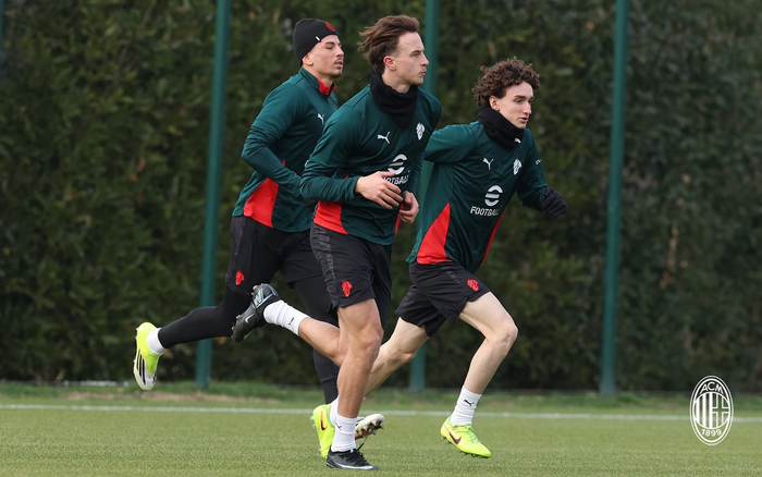 yl23455永利注册登录-米兰未来队今日训练备战|AC米兰_新浪体育_新浪新闻