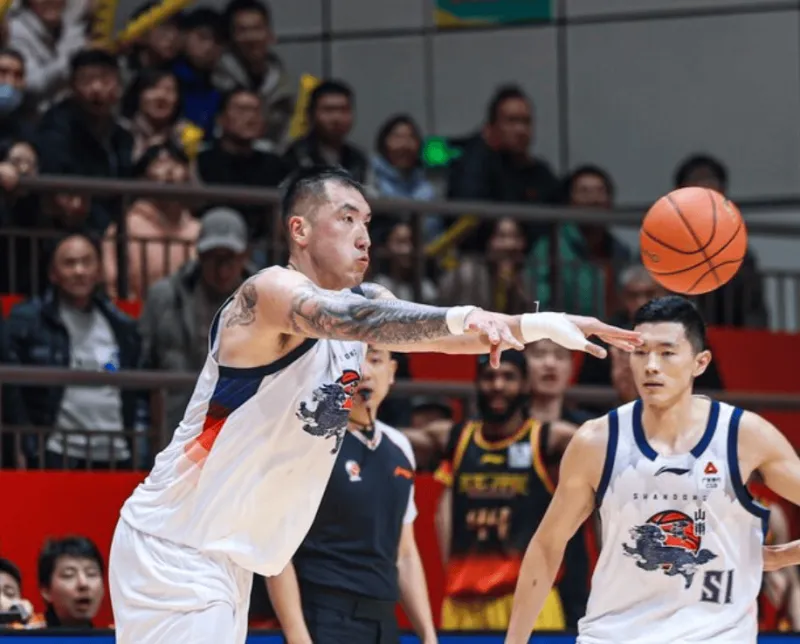 yl23455永利注册登录-陶汉林出战32分钟,投篮7中6得到13分5篮板2助攻