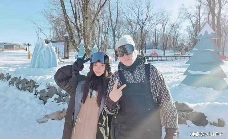 baby关喆酒吧被偶遇!男方已婚三胎紧跟baby身后,还一同去吉林滑雪